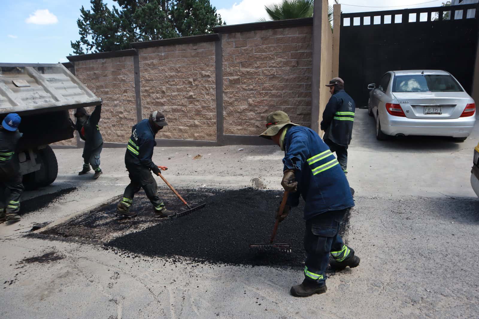 Ayuntamiento de Saltillo refuerza labores de bacheo en la ciudad