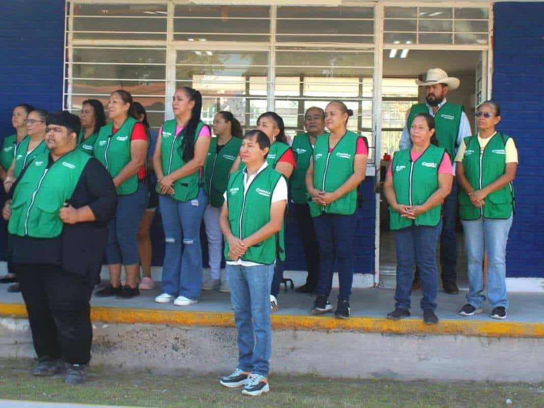 Mejoran condiciones escolares en Villa Unión con entrega de mobiliario