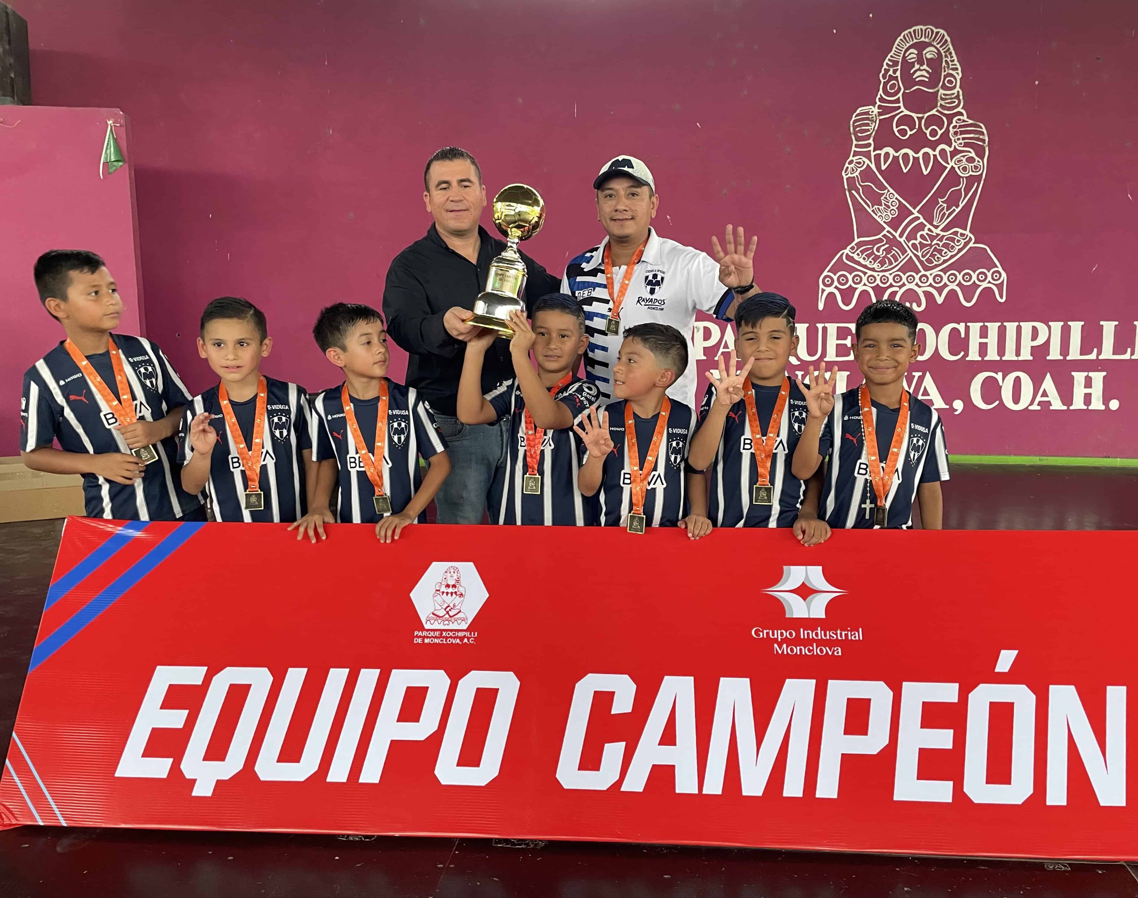 Entrega de galardones en el Carnaval de Campeones 2025 del Club Astros