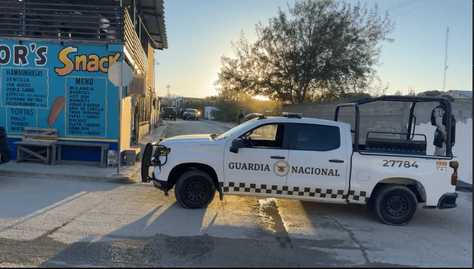 Autoridades detienen a Efraín "N", Gerardo "N" y Jesús "N" en operativo contra venta de estupefacientes.