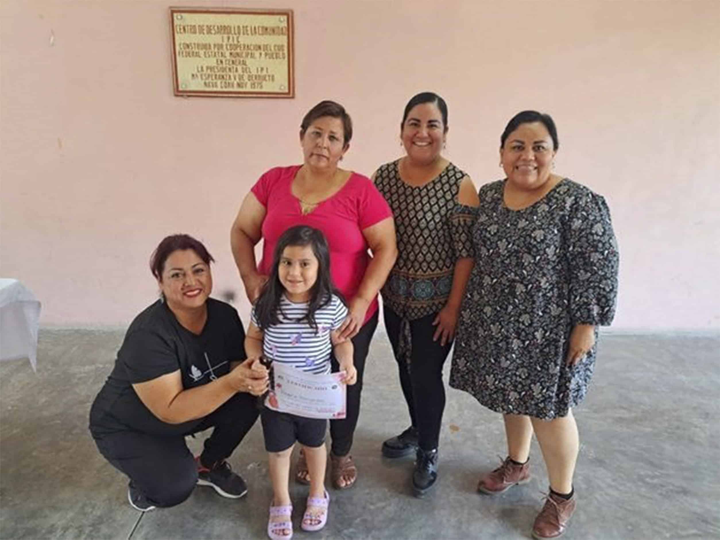 Donan cabello, regalan esperanza: Nava se une a causa contra el cáncer de mama