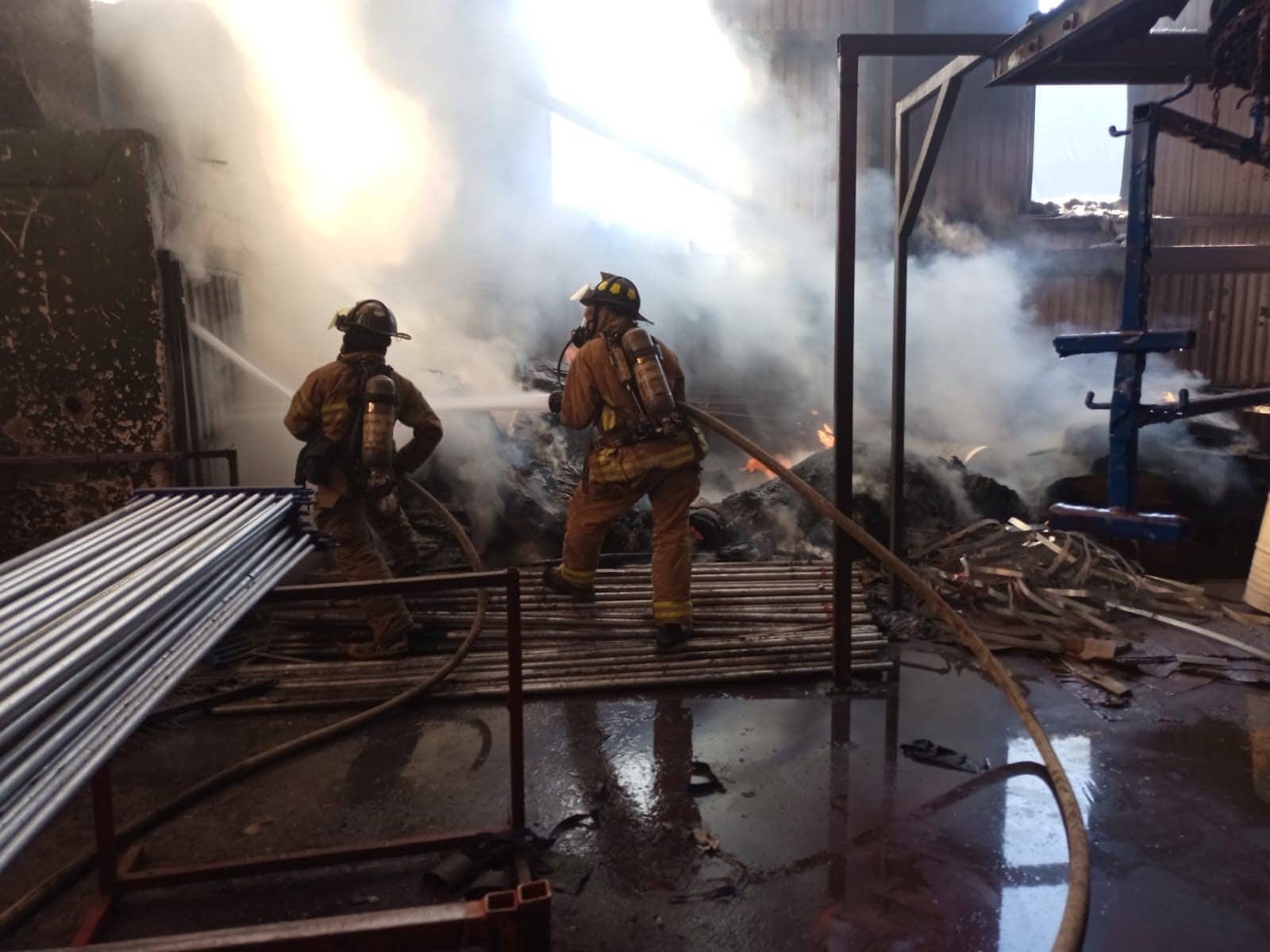 Protección Civil de Frontera y Monclova actúan ante incendio en empresa Conduit