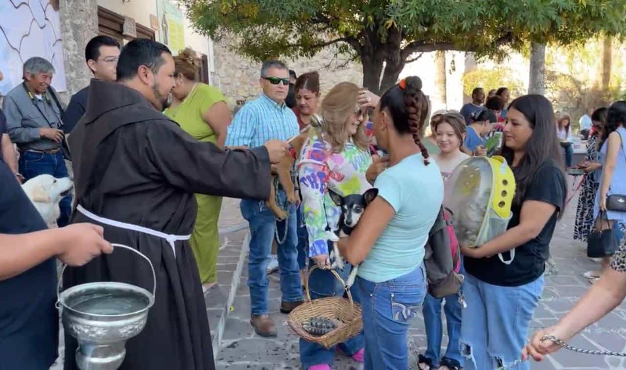 Emotiva bendición de mascotas en Monclova por San Francisco de Asís