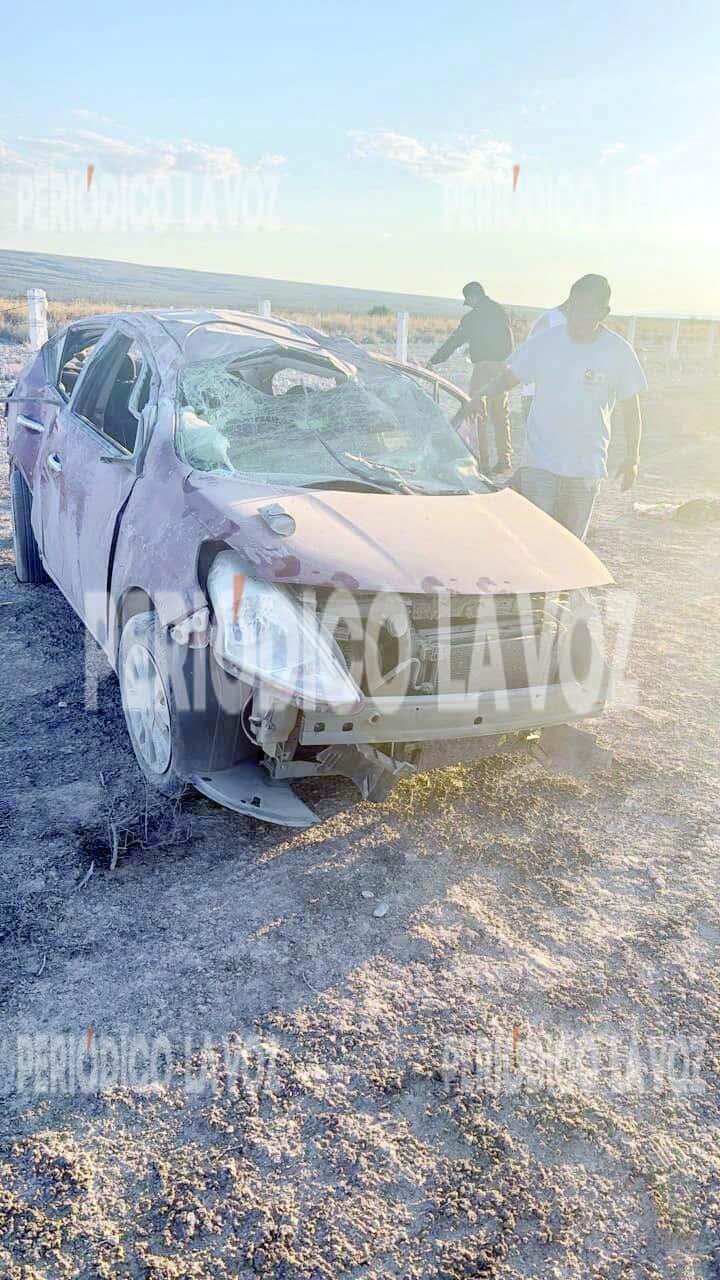 Vuelco de Auto en Carretera de Cuatro Ciénegas Deja Tres Personas Heridas