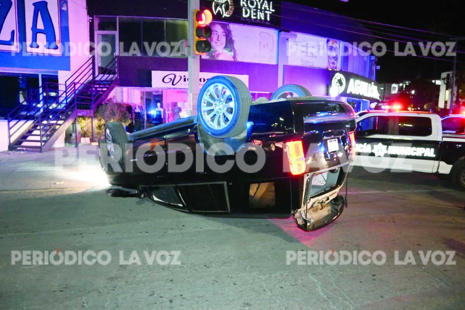 Choque Múltiple en Bulevar Harold R. Pape: Conductor Huye Después de Impacto