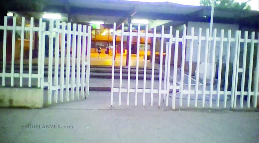 Docente separado de Escuela Secundaria por Conductas Inapropiadas
