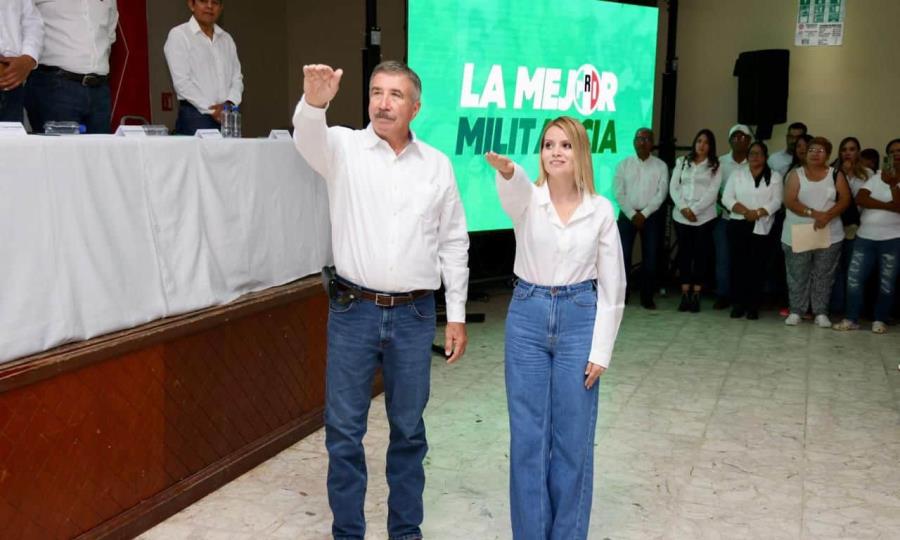 Laura Jiménez Gutiérrez presente en importante reunión del PRI en Múzquiz