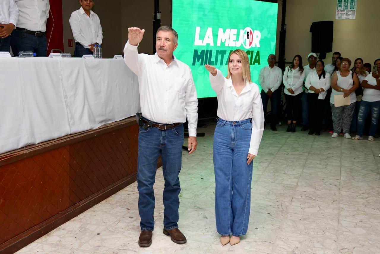 Laura Jiménez Gutiérrez presente en importante reunión del PRI en Múzquiz
