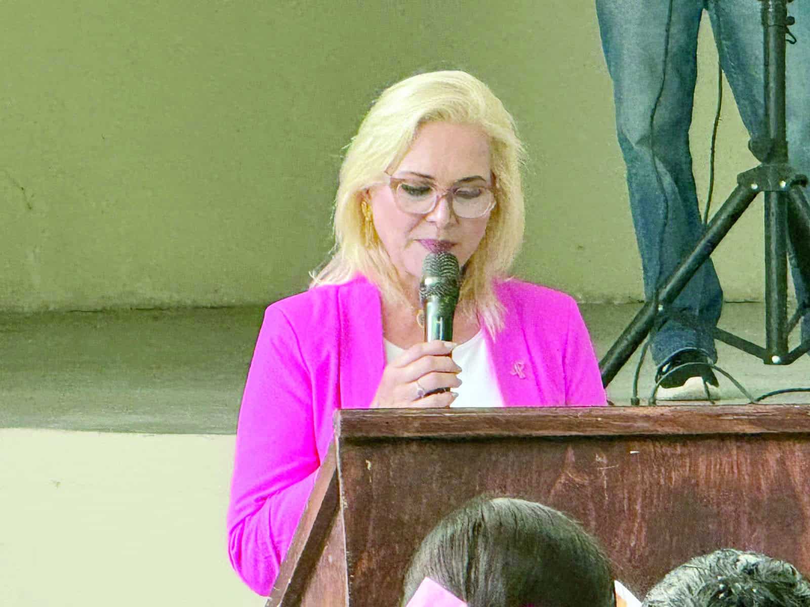 Alcaldesa Laura Jiménez lidera evento sobre cáncer de mama en Múzquiz