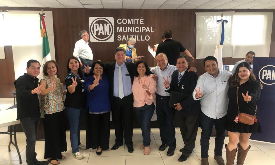 Eligen panistas nuevo dirigente