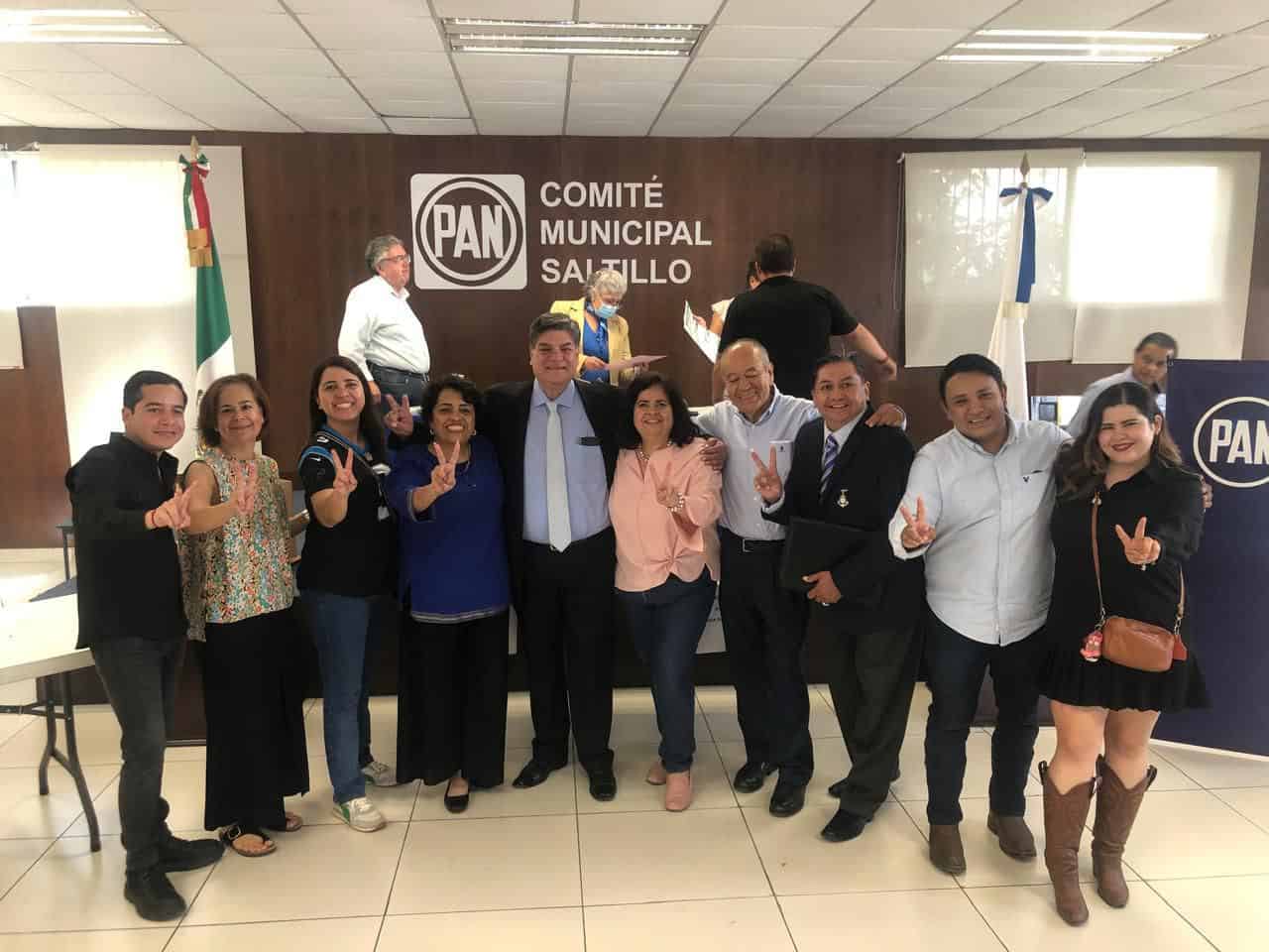 Eligen panistas nuevo dirigente