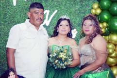 Ángela Berenice Lara De la Cruz festeja sus quince años