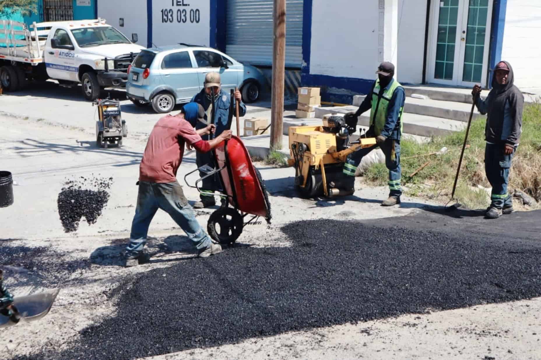 Programa Aquí Andamos Realiza Trabajos de Bacheo en Saltillo
