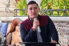 Diputado insiste en ley contra memes, pero da marcha atrás en proteger a políticos