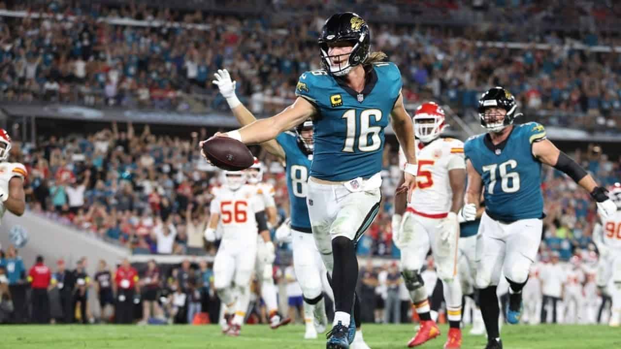 Trevor Lawrence lidera victoria épica sobre los Chiefs de Kansas City
