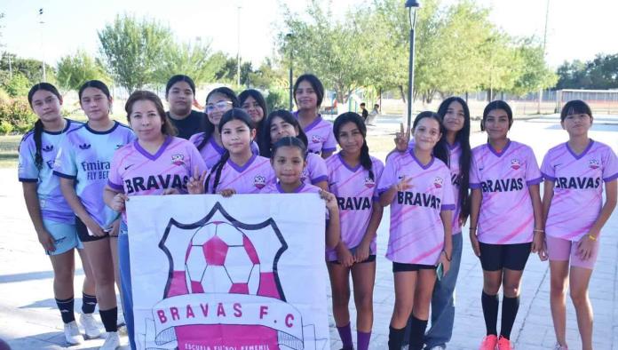 Celebran inauguración y premiación de la Liga Femenil en Nava