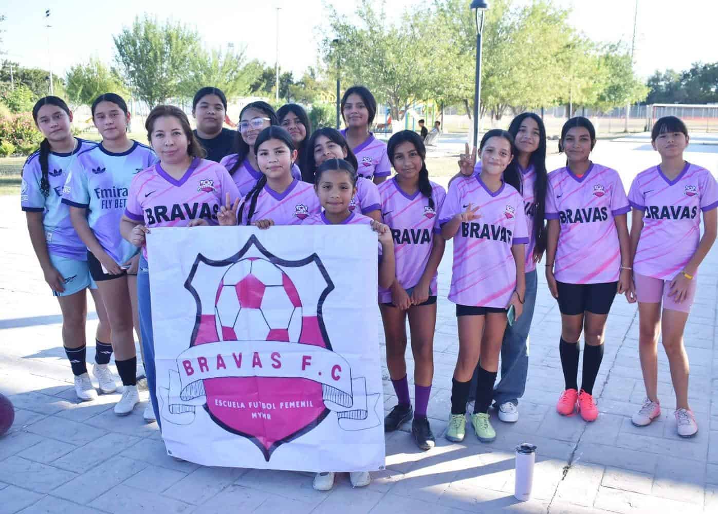 Celebran inauguración y premiación de la Liga Femenil en Nava