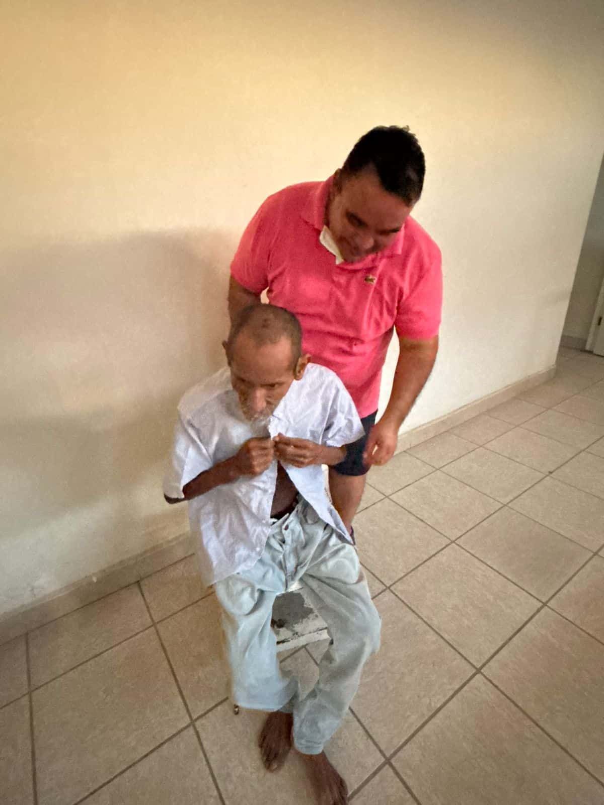 Gobierno Municipal de Frontera brinda atención integral a adulto mayor en situación de vulnerabilidad
