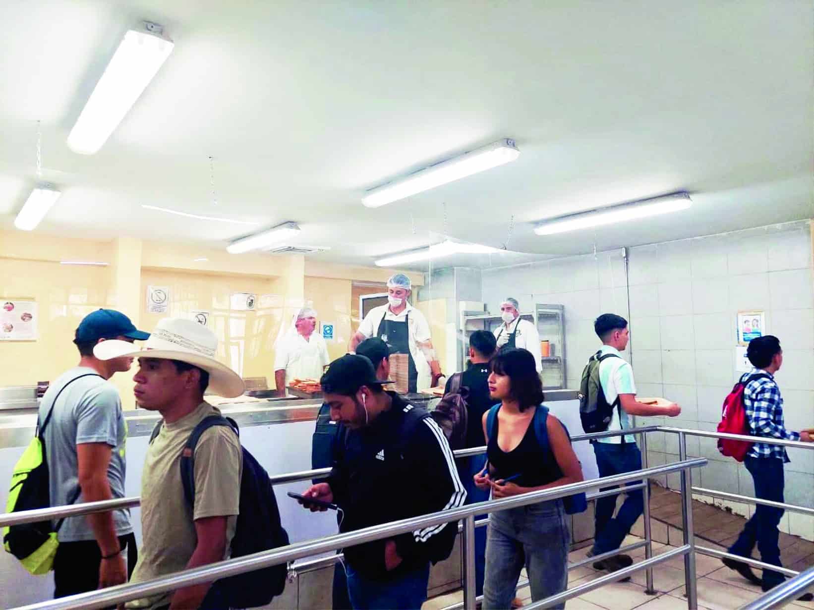 Estudiantes indignados tras hallazgo de gusanos en platillo de la Universidad Autónoma Agraria Antonio Narro