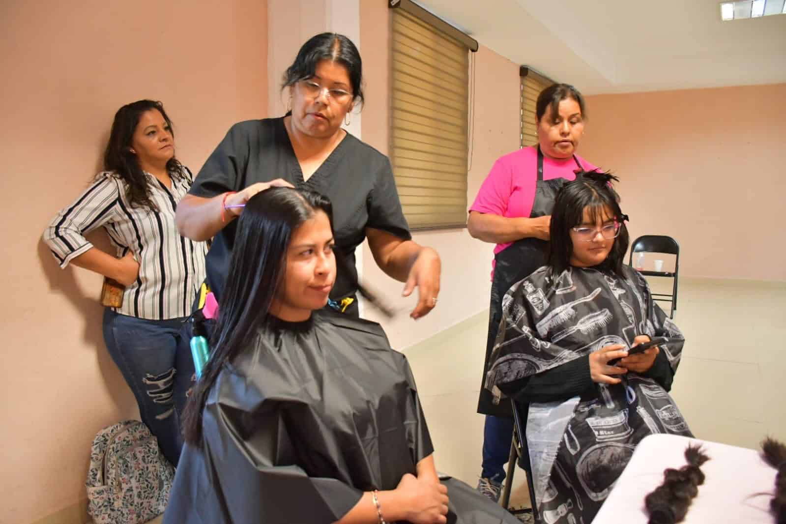 Donan cabello para elaborar pelucas oncológicas en Nava