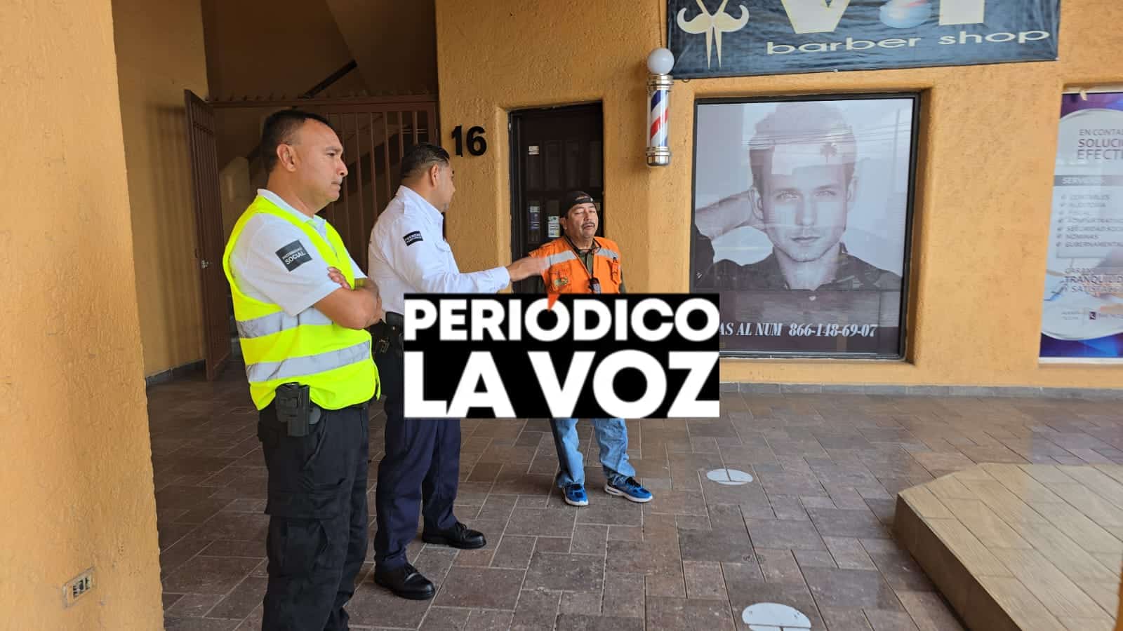 Motociclista de 56 años sufre accidente al descender del puente del Seguro Social