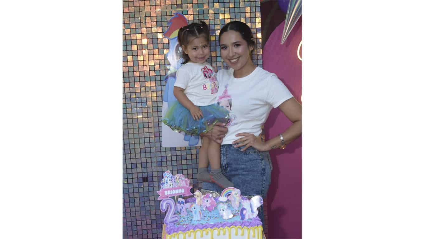 Briana Suarez rodeada de amor en su fiesta de cumpleaños