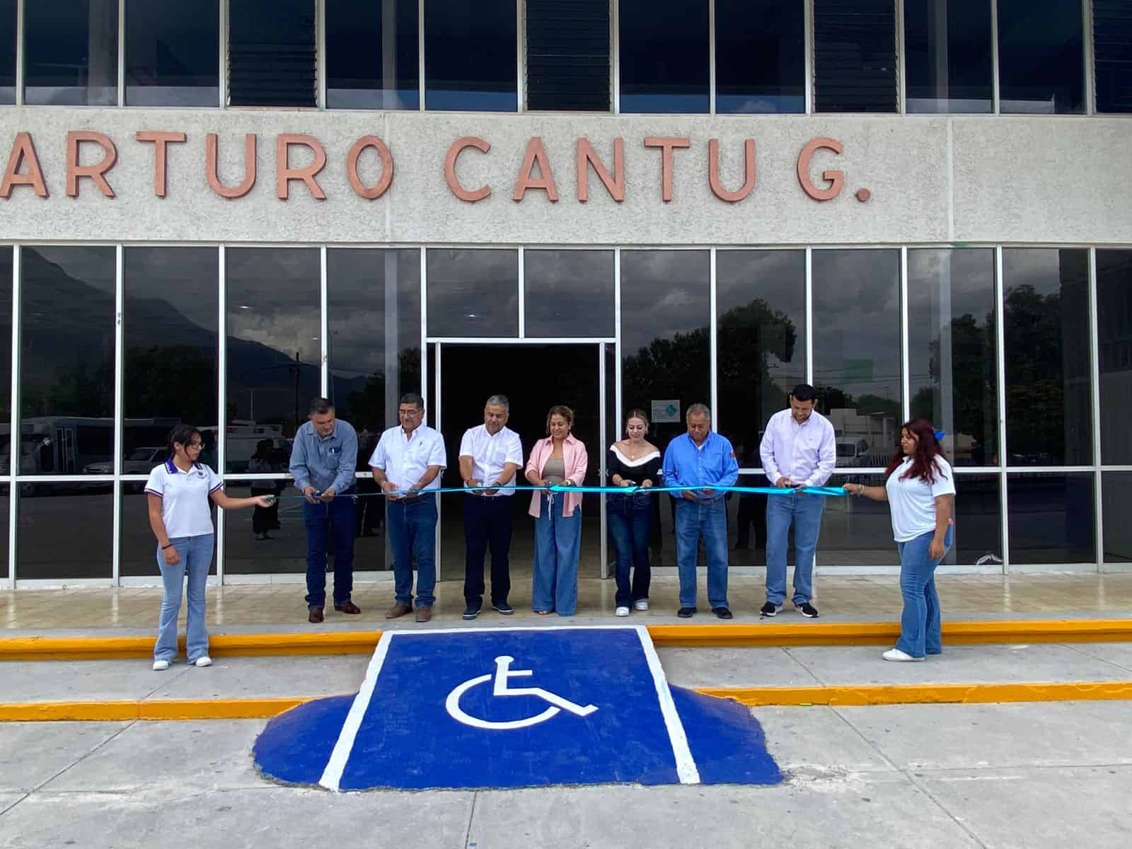 Alcalde de Cuatro Ciénegas Inaugura Gimnasio Municipal Rehabilitado