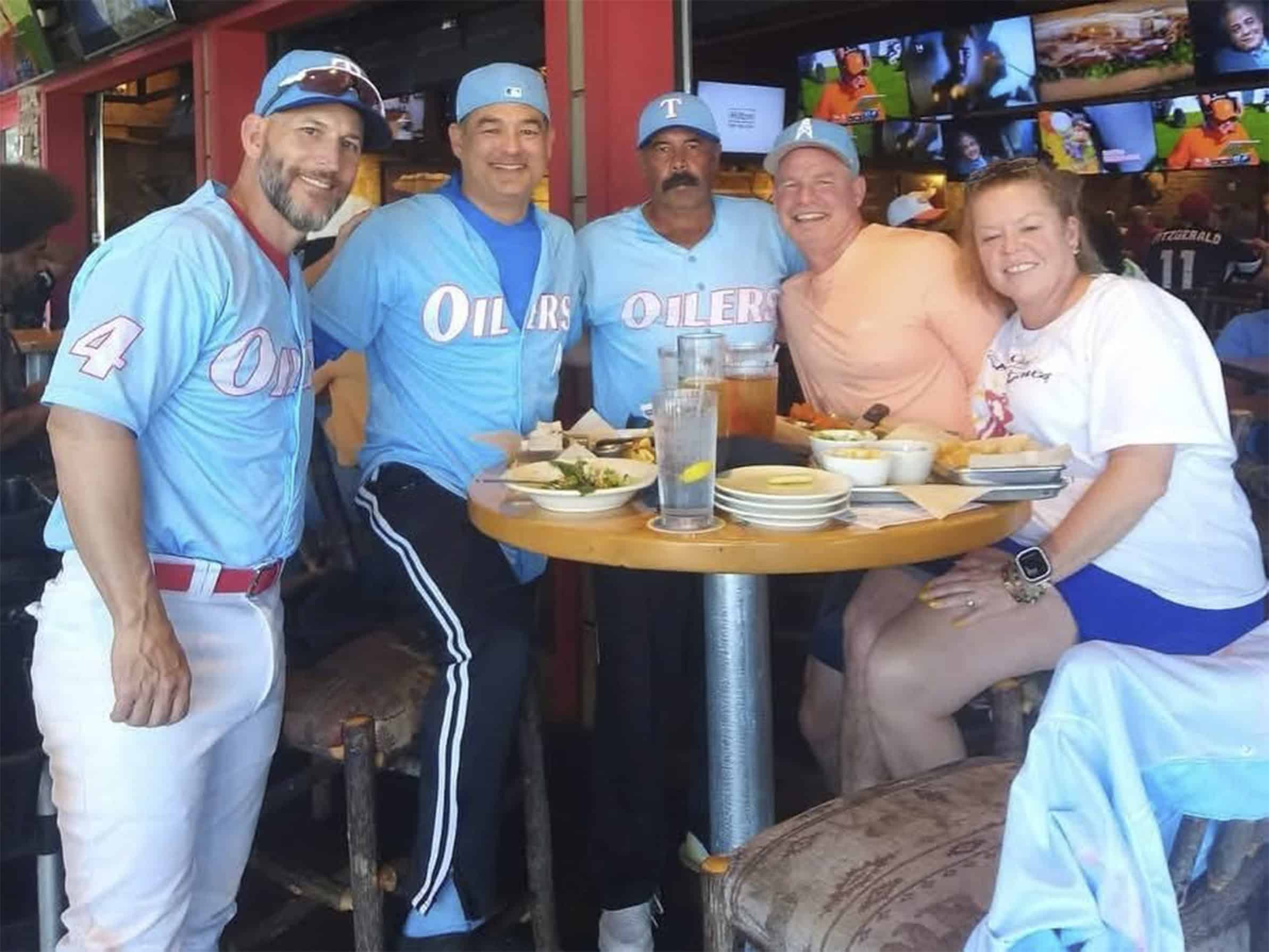 Che Cardona pone en alto a Villa Unión en Mundial de Béisbol de Veteranos