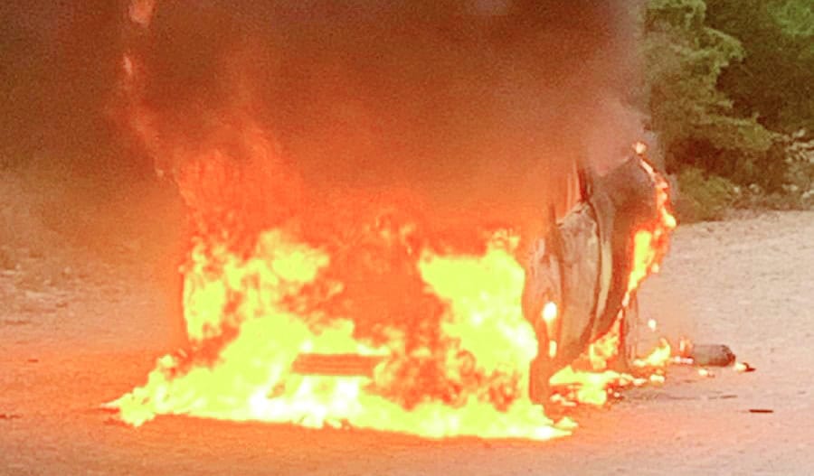 Controlan Incendio en Las Misiones: Camioneta Chevy Tornado Afectada