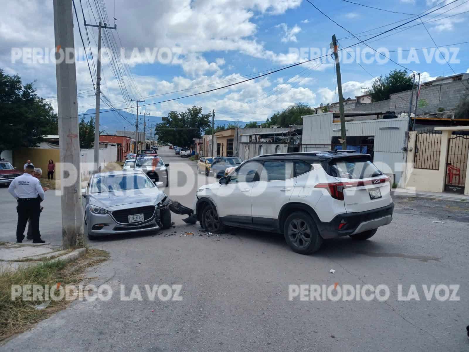 Choque entre Camioneta y Coche en Monclova por Falta de Precaución