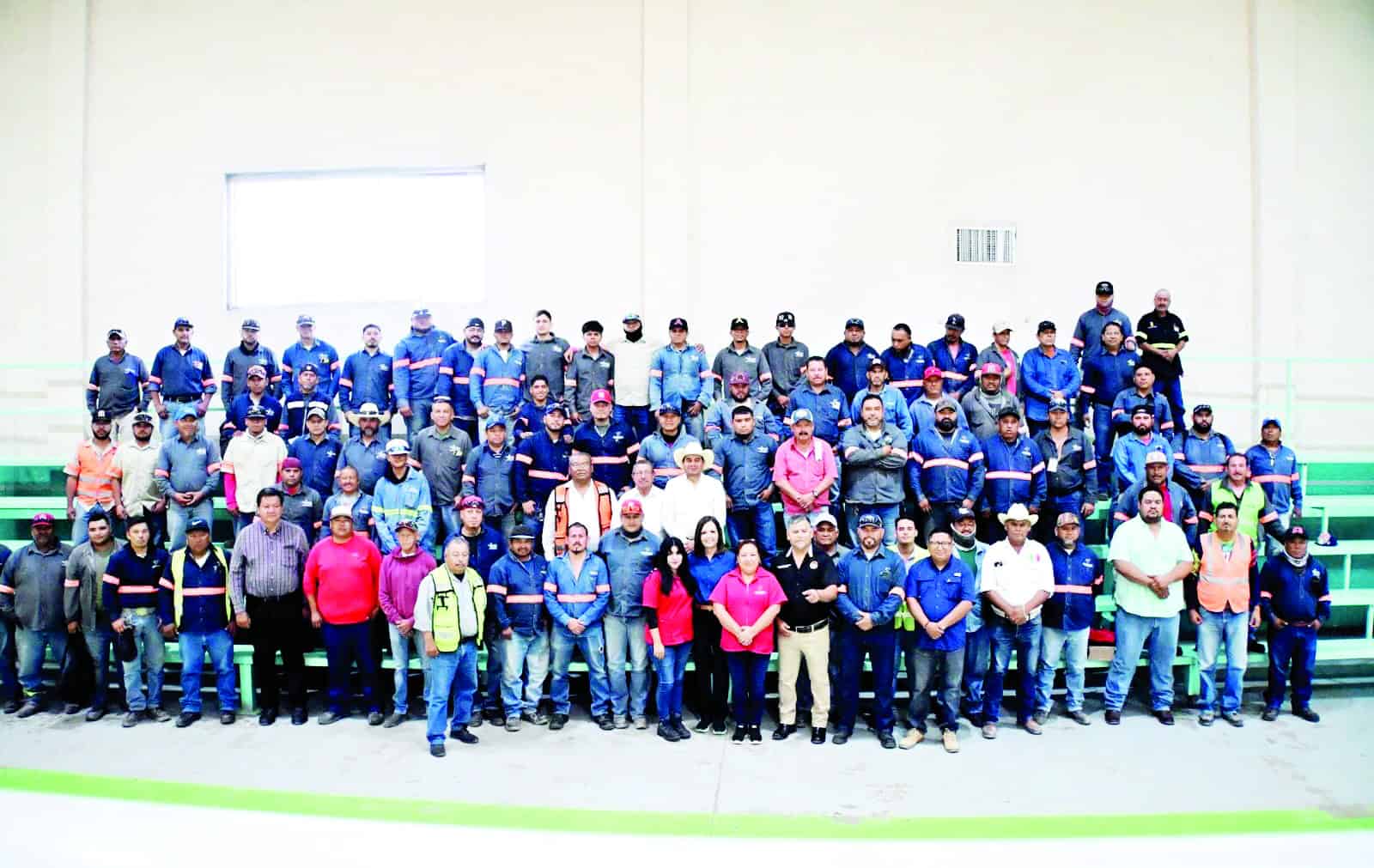 Fortalecimiento de la imagen institucional con entrega de uniformes en Frontera