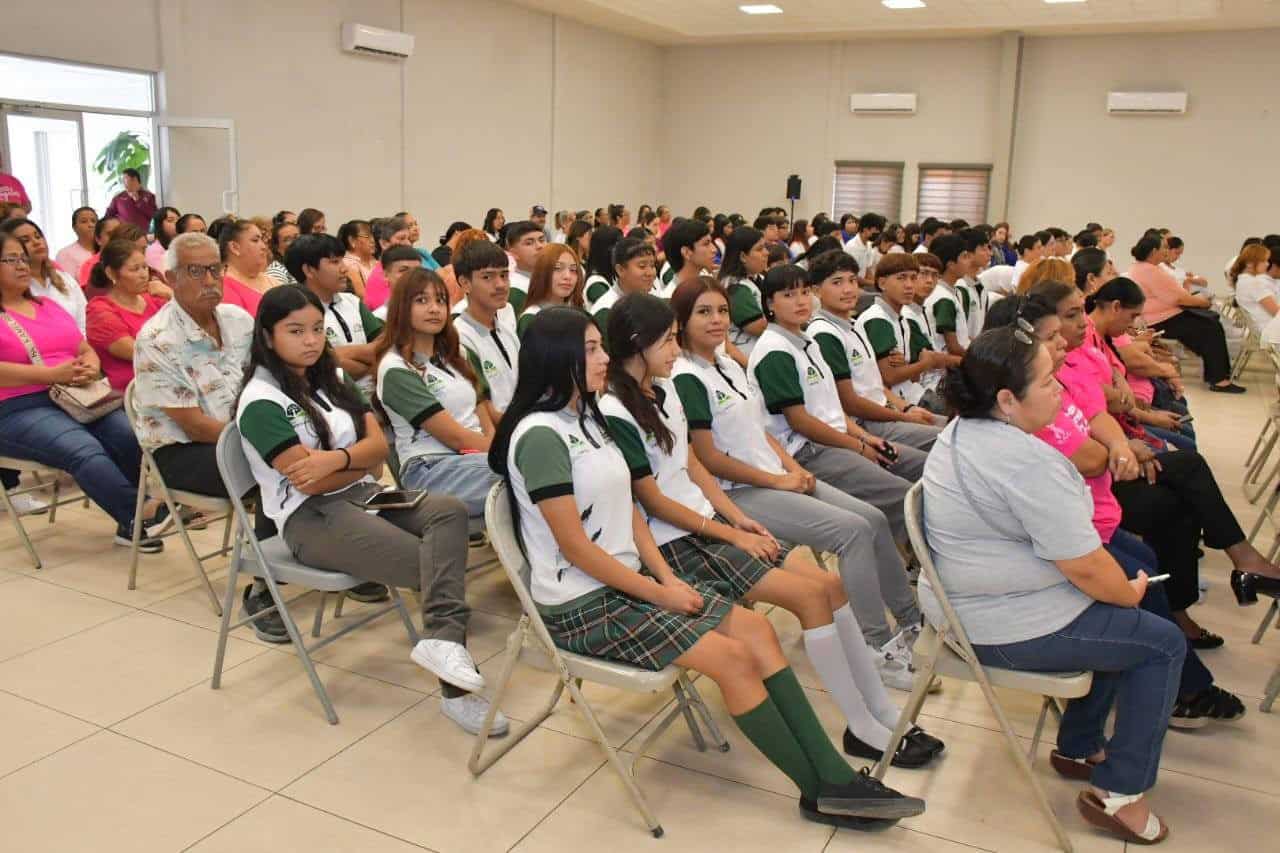 Mujeres sobrevivientes de cáncer de mama inspiran con sus historias en Nava