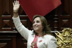 Congreso de Perú destituye a la presidenta Dina Boluarte