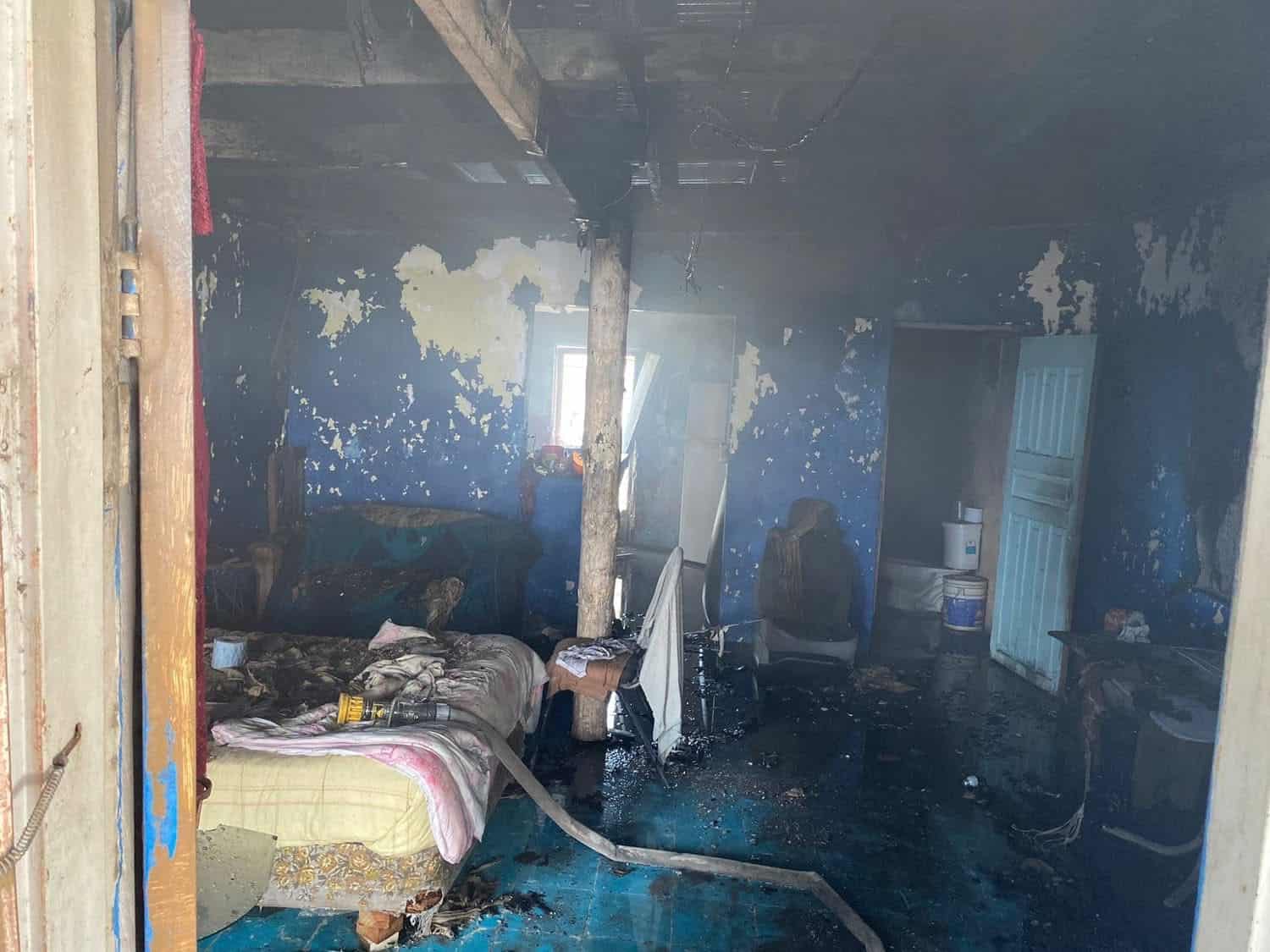Bomberos controlan incendio en vivienda de Nueva Rosita
