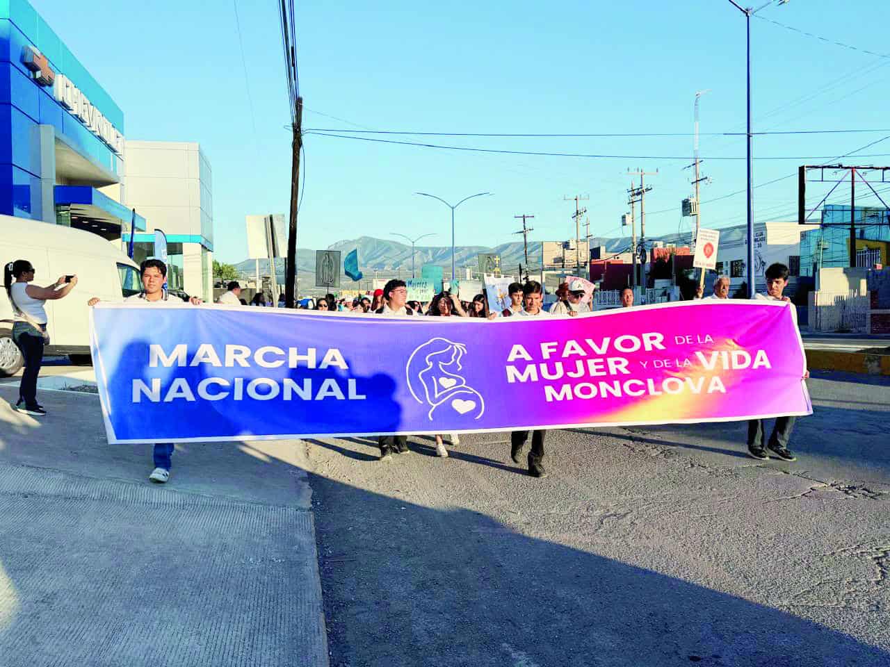 Marcha en Monclova por la protección de la vida y la mujer