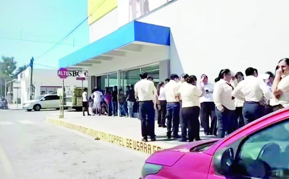 Evacuación en tienda Coppel de Sabinas por activación de alarma