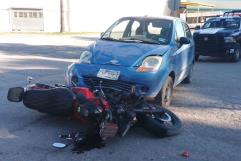 Impacta fémina a motociclista