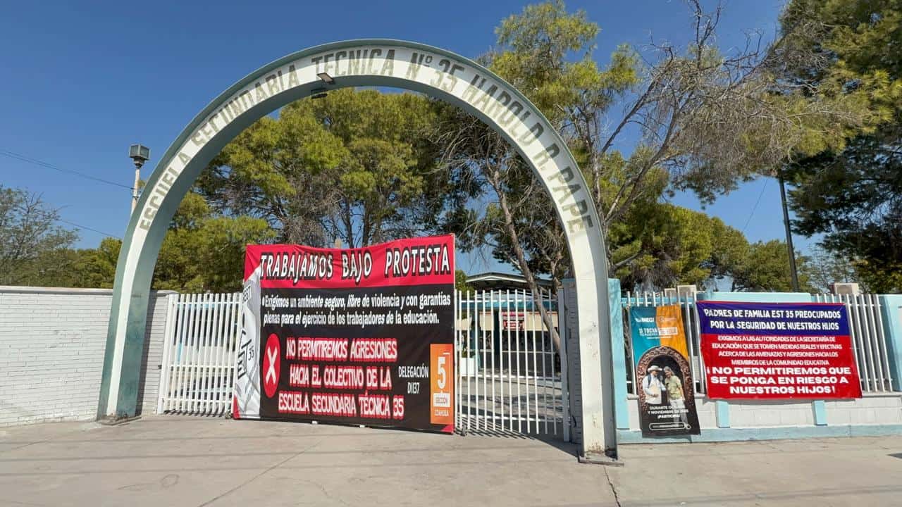 Padres de familia exigen seguridad en la Secundaria Técnica No. 35