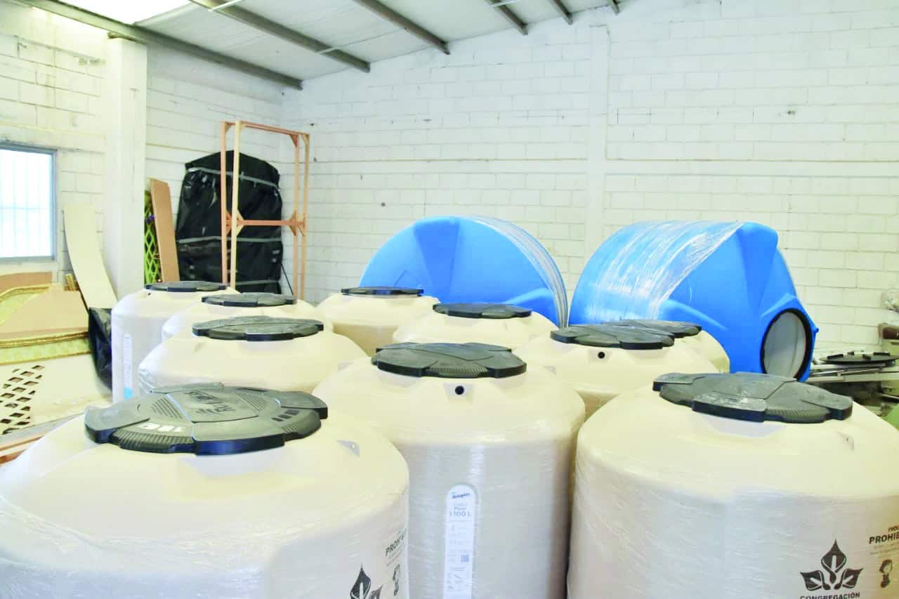 Entrega de Tinacos y Cisternas para Mejorar Calidad de Vida en Cuatro Ciénegas