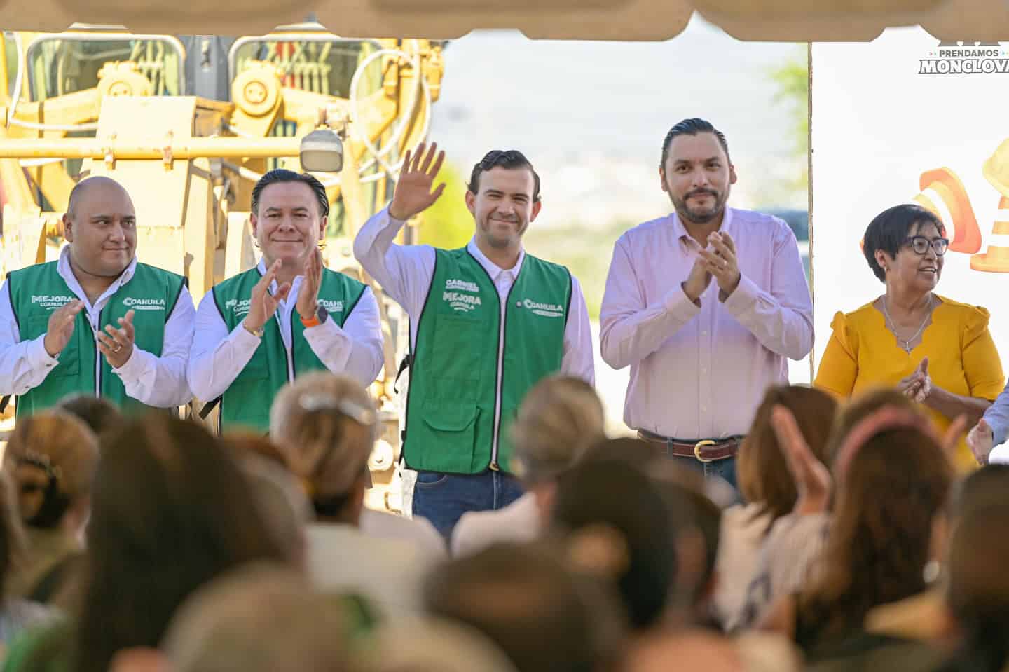 Inicia pavimentación de calle en Monclova