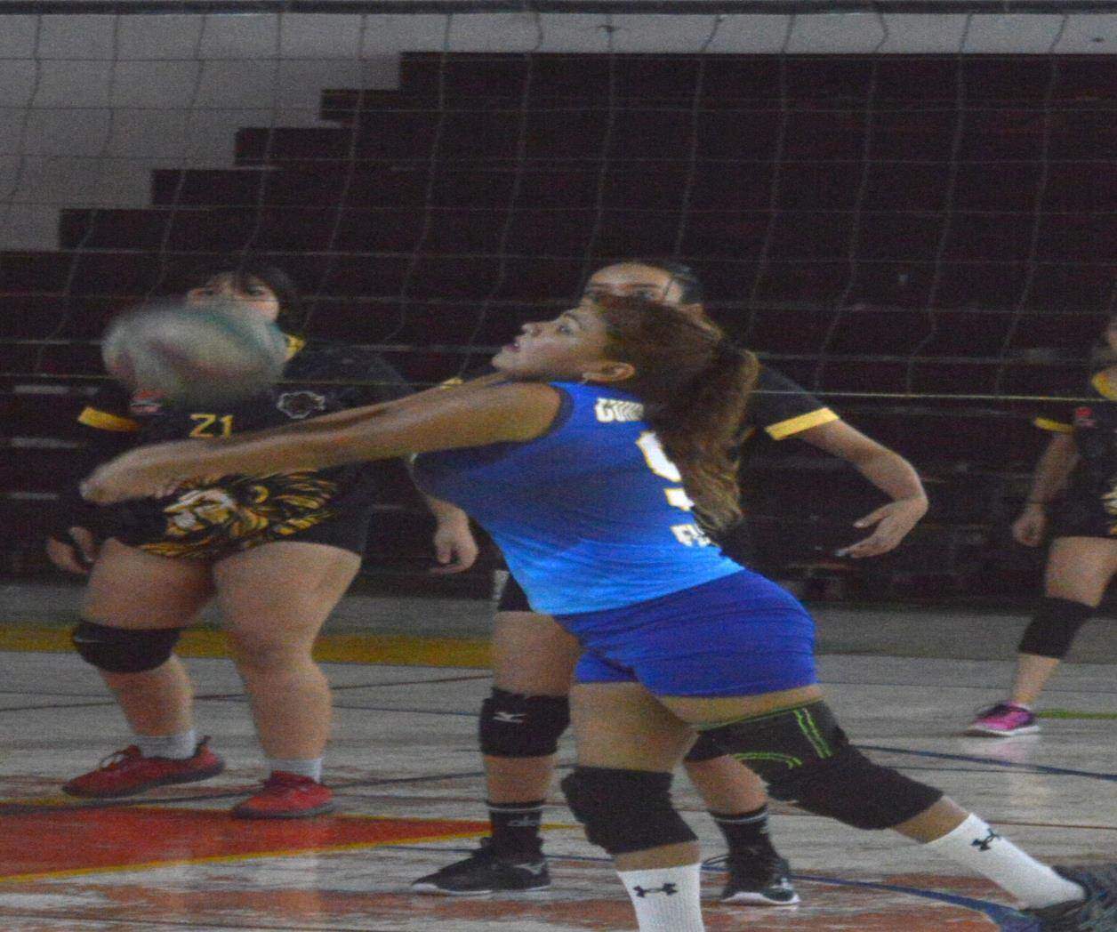 Golden vence a Felinas en un duelo de infarto