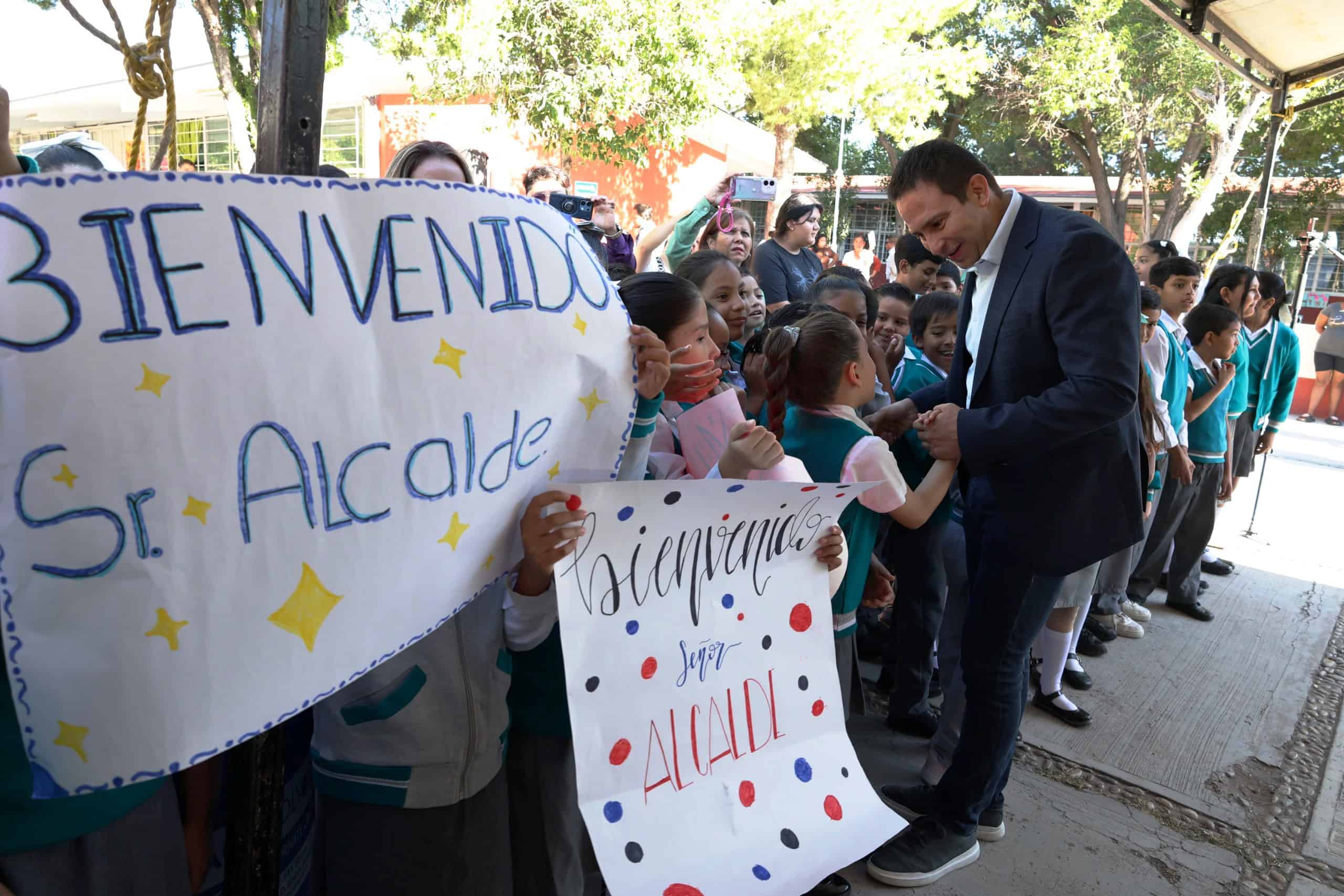 Alcalde de Saltillo inicia construcción de techumbre en escuela primaria General Andrés S. Viesca