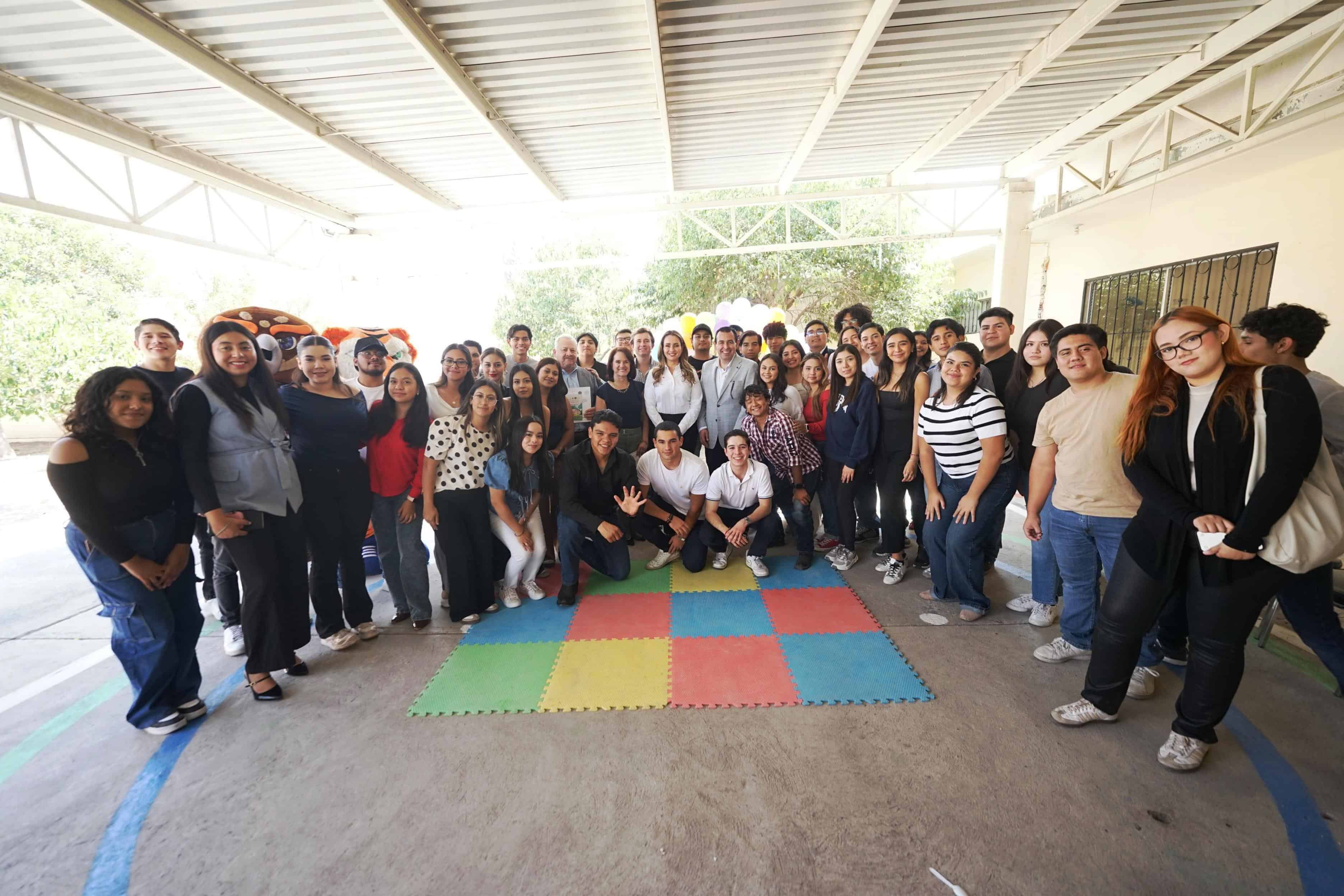 Luly López Naranjo presenta libro "Tu Aventura, Tus Derechos" junto a la Facultad de Jurisprudencia