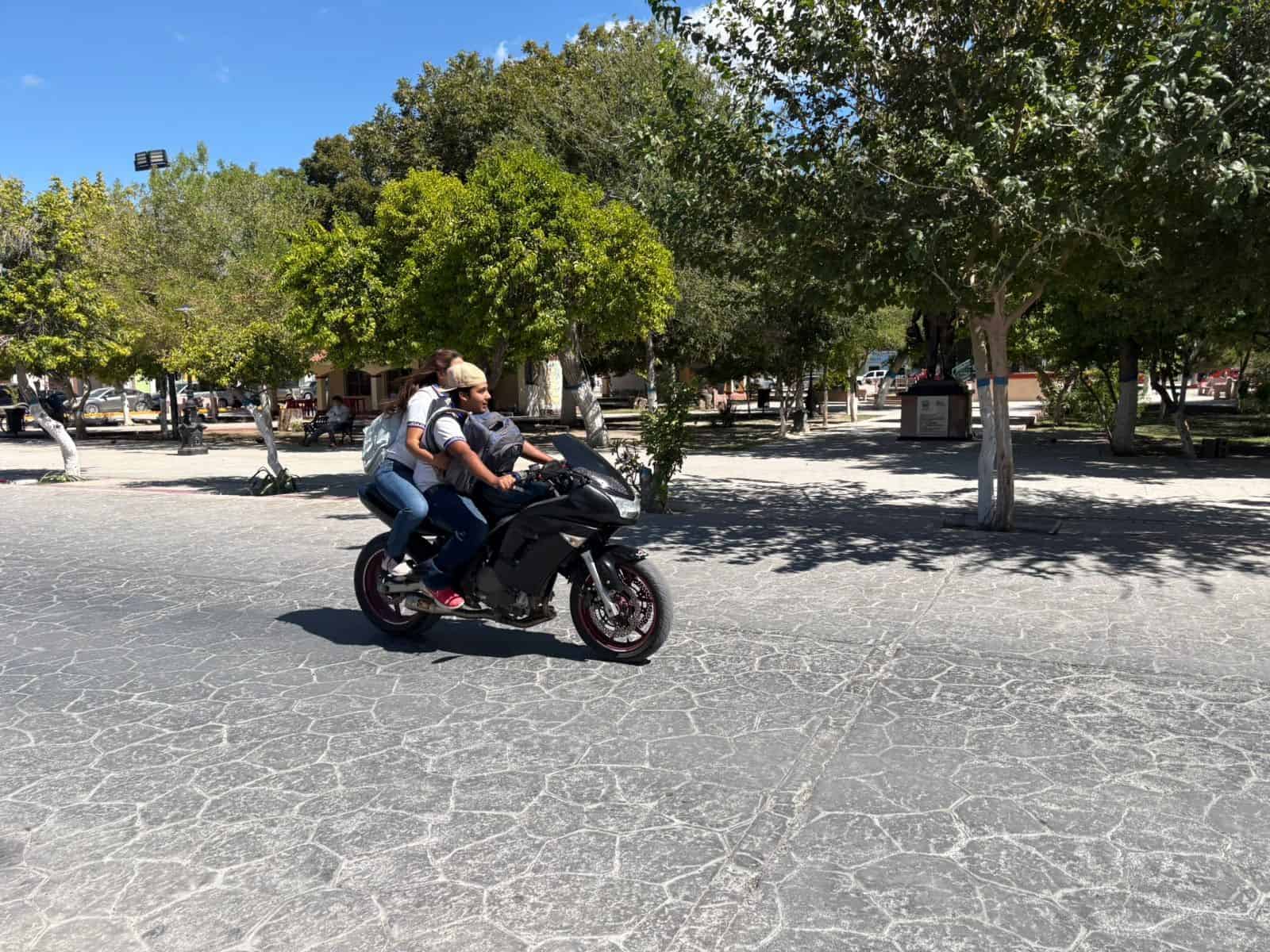 Multas a padres de menores por motocicletas ruidosas en Cuatro Ciénegas