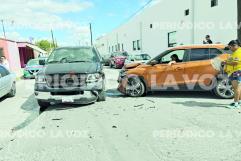 Camionetas chocan de frente en Monclova