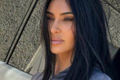 Kim Kardashian revoluciona la moda con su tanga de vello falso