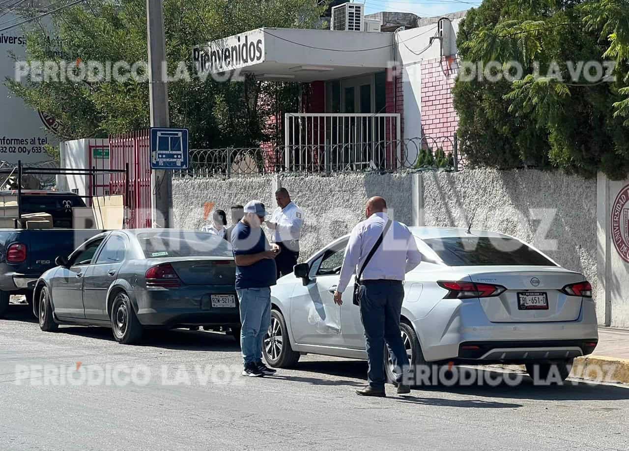 Desesperación al volante: Choque entre vehículos en Monclova por falta de respeto a fila