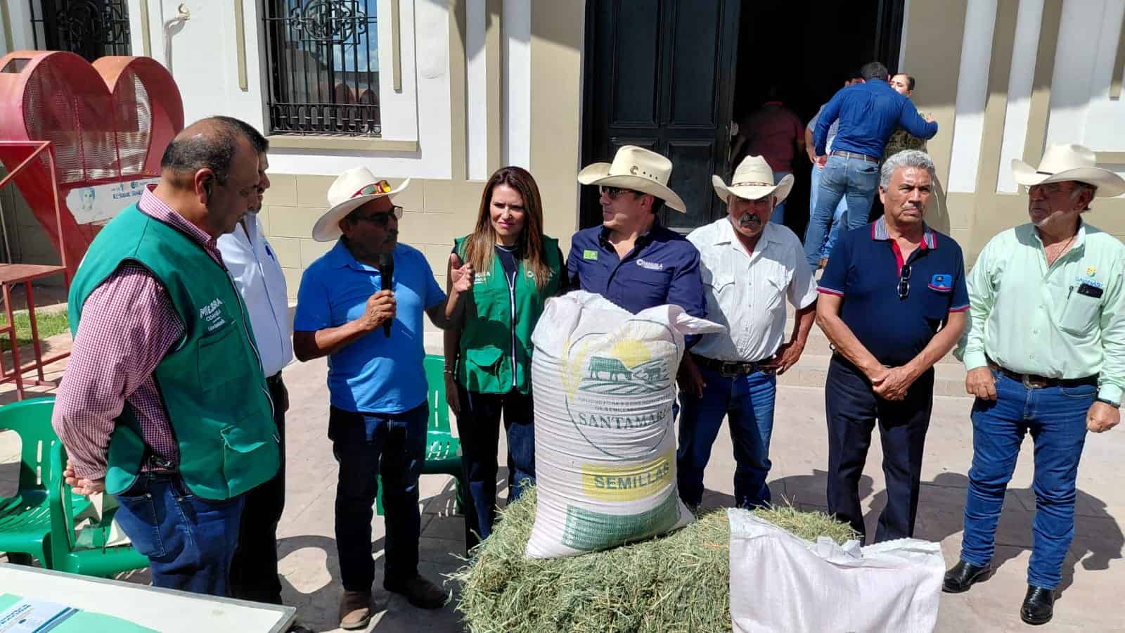 Autoridades Fortalecen Producción Agropecuaria en Sabinas con Semilla de Avena