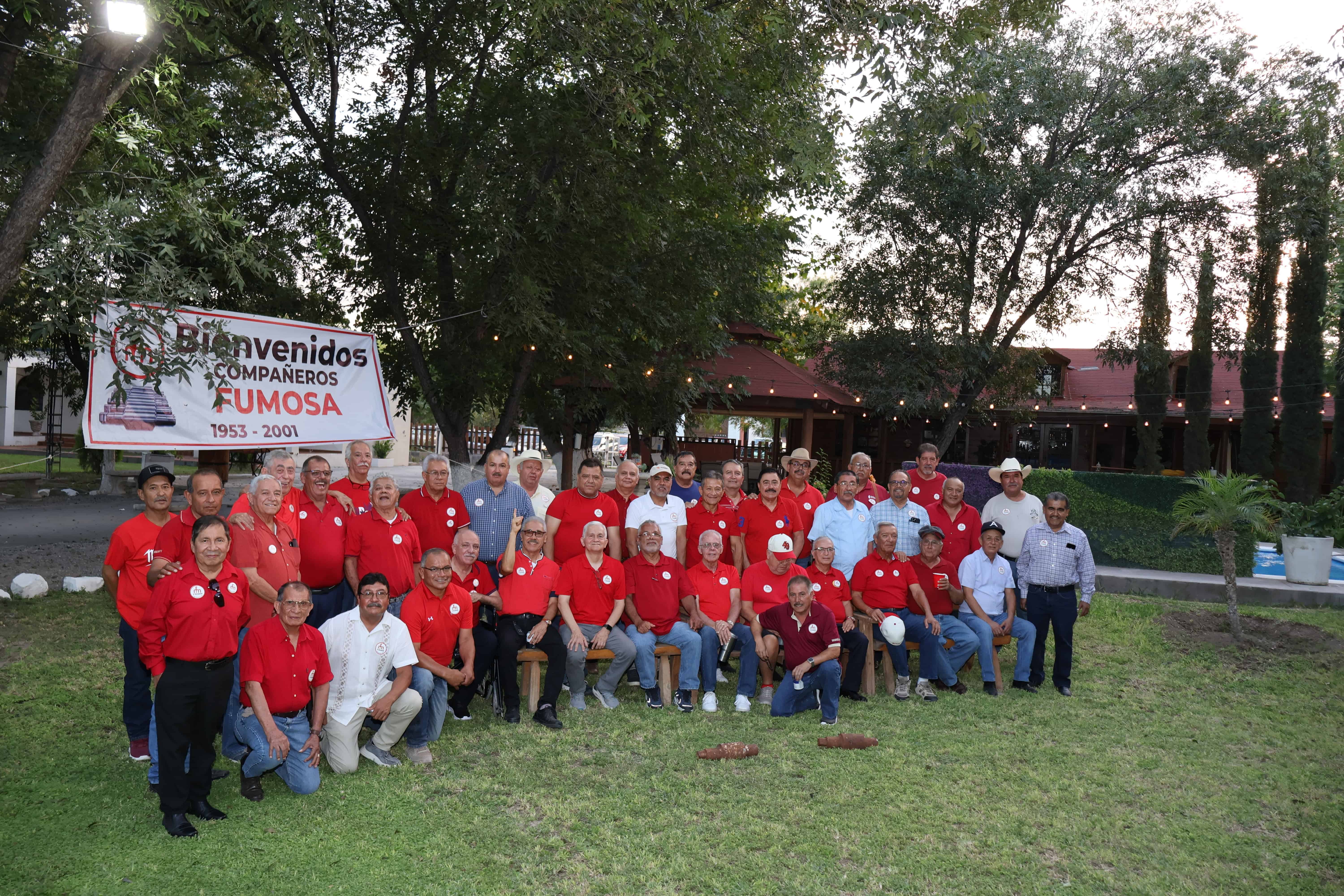 Cena de Camaradería une a Excolegas de FUMOSA en Noche Especial