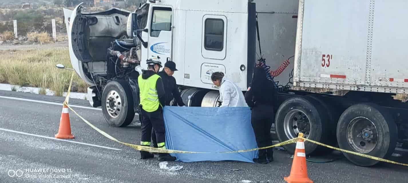 Fatal accidente en carretera Saltillo: trailero atropellado por otro vehículo